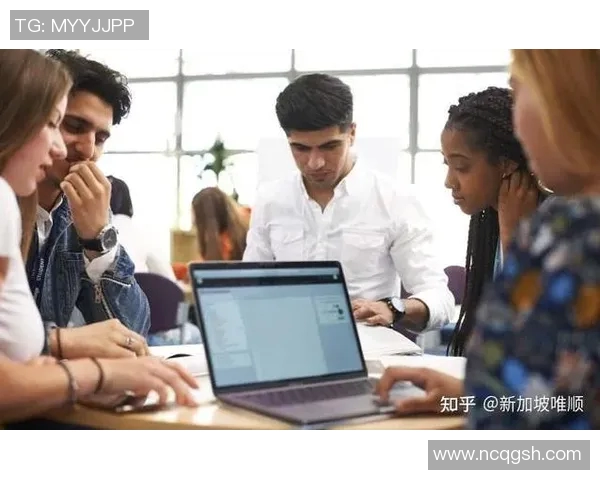 白人足球明星与黑人妻子的爱情故事揭示种族与文化的交融与挑战 白人足球明星与黑人妻子的爱情故事揭示种族与文化的交融与挑战